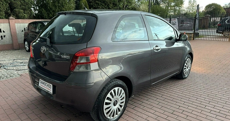 Toyota Yaris cena 14900 przebieg: 231000, rok produkcji 2010 z Łomianki małe 191